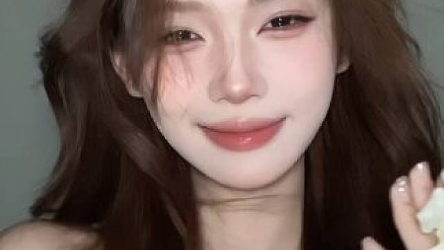 夏日小白花妆容真的百画不腻！ #变装#给夏天一点黑白风的震撼 #夏日妆容 #美妆 #小白花妆容