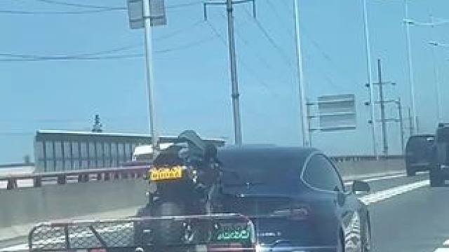 感觉拖着比骑着还拉风  #拖挂房车