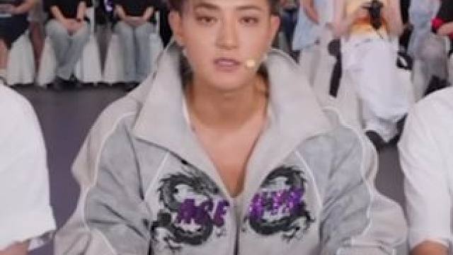 不会说漂亮话 却一直在干漂亮事哇#黄子韬卫生巾好评率  #黄子韬的饼真的能吃到 #黄子韬回应画饼  