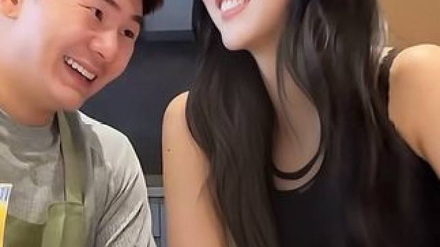 1.4w喜欢的“霸总”笑，全靠咱私底下偷偷努力！#霸总#老钱笑#欧乐B电动牙刷