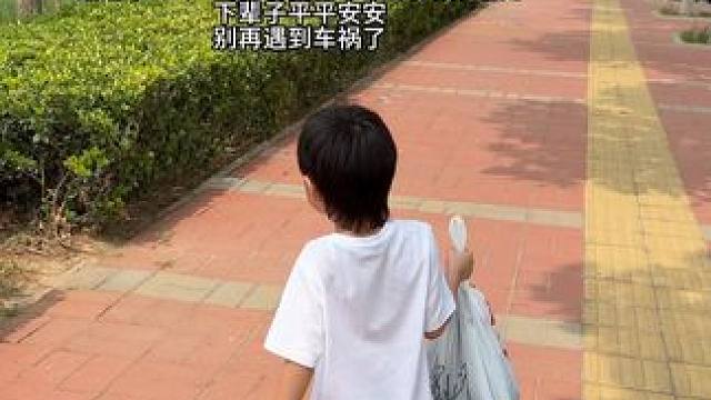 冥冥之中注定要遇到你 出门时仪表盘显示胎压低
找了修理站检查后发现是扎了钉子
要等半小时 就是这半小