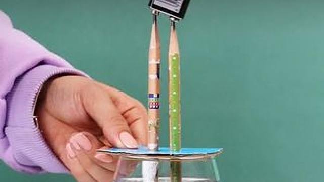 面粉为什么不漏，科学小实验来告诉你答案#科学小实验 #亲子游戏 #物理启蒙