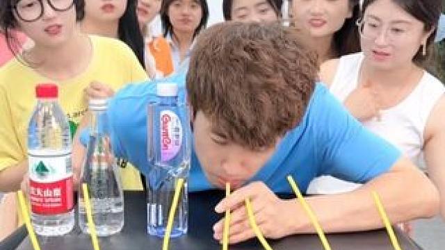 矿泉水配对，哈哈厉害了 #办公室搞笑 #真会玩系列 #配对