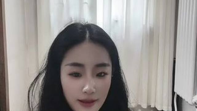 迈出人生第一支舞，
笨拙的转体、记不住的节拍…
但每个瞬间都在靠近心中的光✨
舞蹈小白打卡Day1，