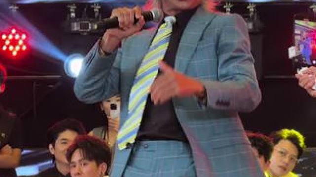 报纸哥唱歌#演出现场 #实力派歌手