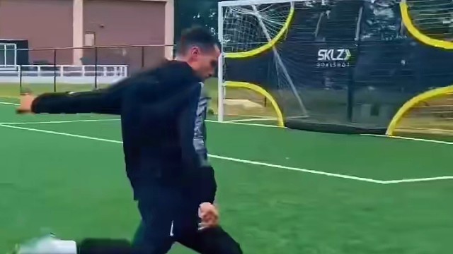 足球小课堂：近角射门的技巧