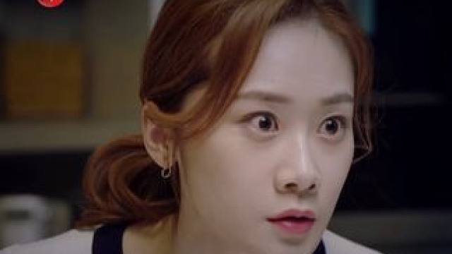 许蔚得知老公大卫将自己辛辛苦苦的研究数据卖给了其他公司，与其对峙。期间，大卫又对许蔚动手，数不清第几