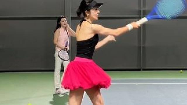 一直努力上2.0的网球菜鸟 打个早球神清气爽！#网球 #运动女孩 #运动穿搭