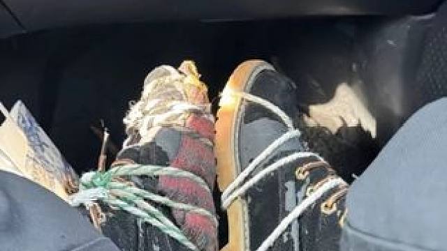 闲置的鞋子放太久就别穿了 不然鞋子容易想开，记得穿双体面点的袜子#涨知识 #鞋子 #万万没想到