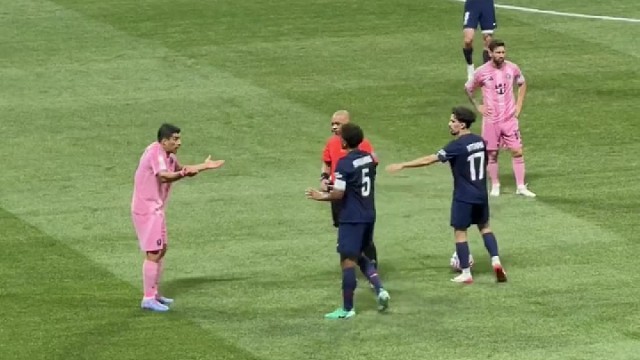 比赛看一场少一场了，还能看到他们都在踢球就挺好了