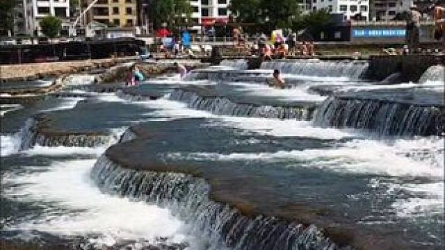 旅行不在乎目的地，而是感受沿途的风景，以及你看风景的心情。没有诗和远方。