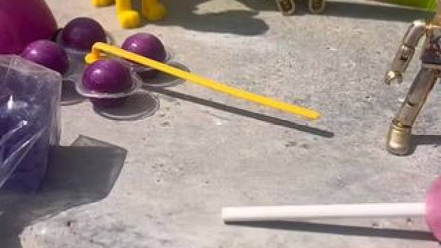 奥特曼的棒棒糖被拉土车给搞脏了#奥特曼玩具 #儿童玩具 #奥特曼