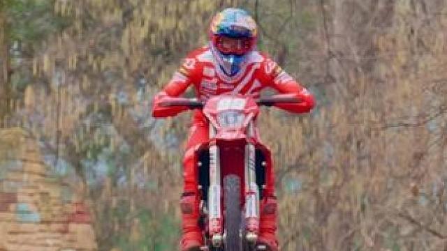 不管多么险峻的高山，总是为不畏艰难的人留下一条攀登的路#红牛 #红牛极限运动 #CPC越野联赛  #