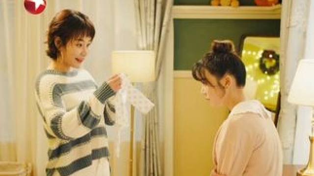 朱可可深夜亲手给马晓云的孩子缝制新衣服，然而马晓云离开的那天，她却发现马晓云将衣服全都扔了。而到了飞