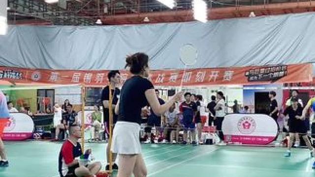 赏心悦目的羽毛球比赛