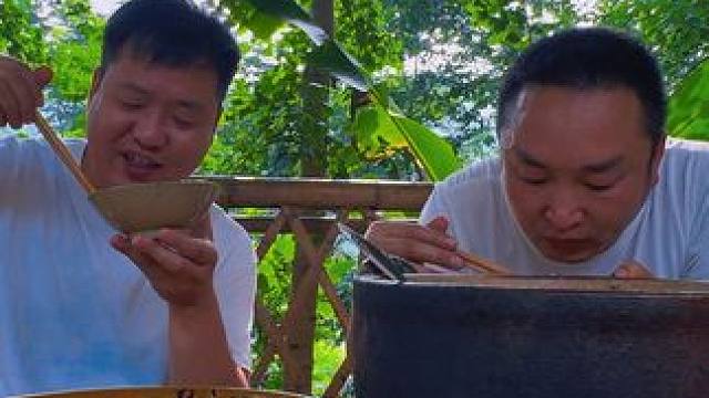 给大哥养养胃，黑鱼两种吃法，哥俩吃得笑哈哈！ #我的乡村生活 #下饭菜 #人间烟火 #