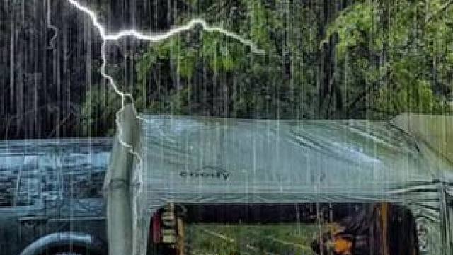 暴雨中搭建帐篷露营！ 下雨天独自在户外听雨声露营！#户外露营 #露营装备 #户外