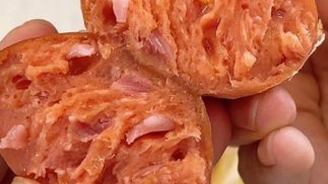 外脆里嫩口口爆汁的肉枣肠，里面还有清甜的玉米粒，关键一个才五十多大卡真的很好吃#玉米肉枣肠 #肉枣肠