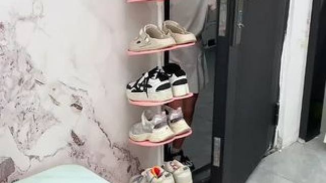 宝宝#秩序敏感期  换鞋的仪式他会很喜欢~定点换鞋放鞋，还会摆的整整齐齐，再也不会东一只西一只#母婴