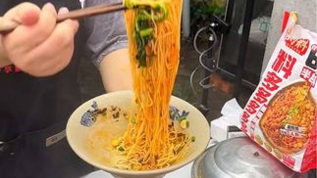 一碗麻辣鲜香的干拌面原来这么简单就可以做出来！#美食 #小面调料