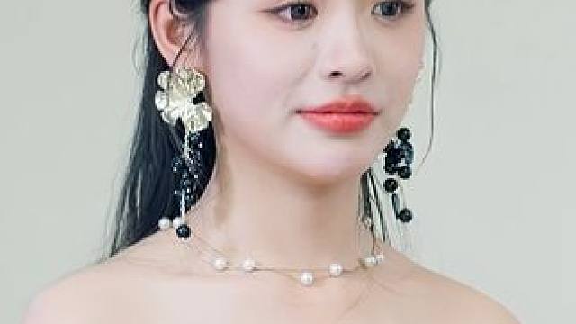 因为白月光的一句话，她就嫁给了不爱的人..... #月光洒下离人巷#好剧推荐 #因为一个片段看了整部