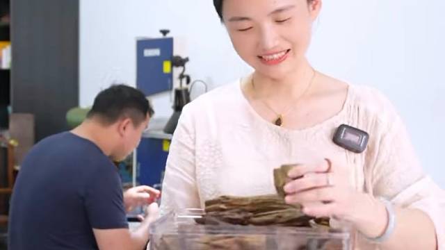 新的一批沉水芽庄白奇楠持续开料中，敬请期待吧