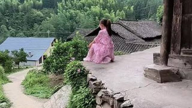 假如多年以后，你送走了父母，世上再无牵挂之人，你也没有结婚，也没有孩子，你会干什么？有一个回答让人泪