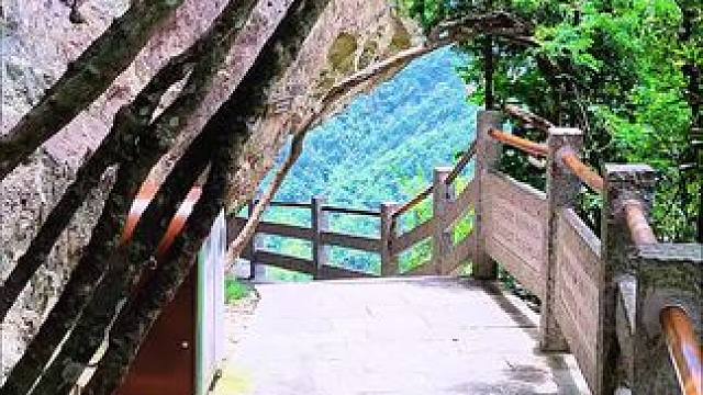 人间仙境雁荡山，风景美如画。