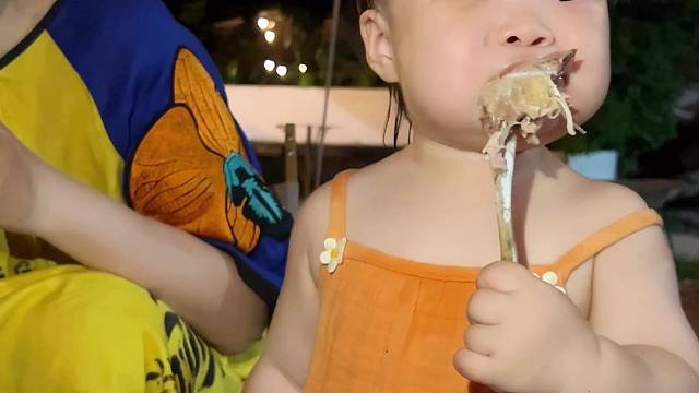 辞职带娃。这种烤鸡的做法你有见过吗?