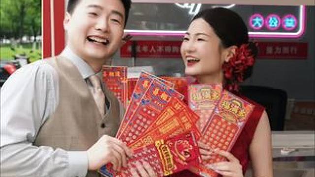 婚礼当天新郎想刮彩票，在把摄影摄像的钱给赚回来#婚礼跟拍  #婚礼 #拍摄花絮 #婚礼现场 #婚礼那