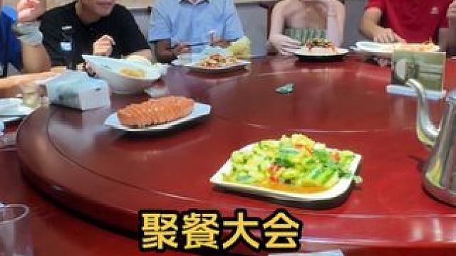 自媒体聚餐大会，全部自媒体都来了，看看你们都认识谁 #沈巍 #日常生活 #生活纪实 #万万没想到 #