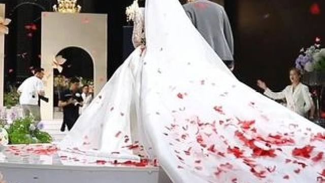 看花瓣飘来的方向，那是我们幸福的起点#滕州  #滕州婚礼  #滕州备婚