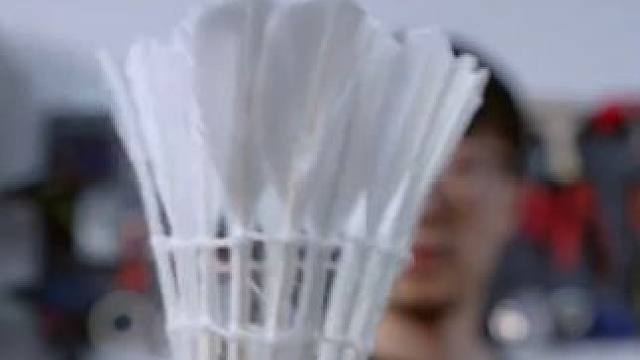 打羽毛球还用什么科技狠活？ 运动员：光顾着打球，忘记打你了#羽毛球 #科技 #万万没想到