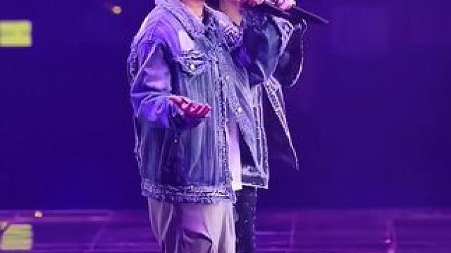 鹿晗演唱会现场  陈赫王勉合唱《春风十里》 还挺好听的！ #鹿晗演唱会#陈赫#王勉#春风十里#现场版
