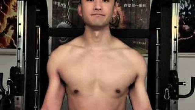 没有肌肉，只有脂肪，毫无训练痕迹，一个月就可以练成这样 #健身#肌肉#毫无训练痕迹#增肌#运动