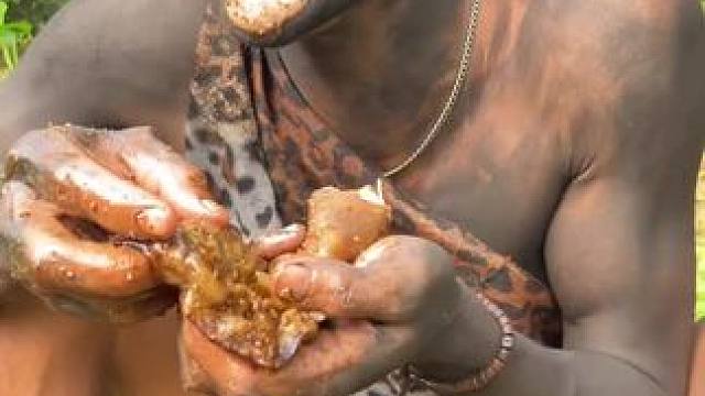 哈哈嘟嘟困来了 #我的乡村生活 #原创视频 #萌宠动物 #人与动物和谐相处 #爱护大自然保护野生动物