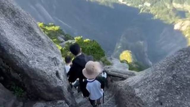 这简直是最帅的一次炫富 #感动瞬间  #温暖  #捐赠  #挑山工