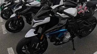 老外試駕675nk！賽道騎起來(lái)就是爽！ #675nk #老外 #摩托車 #國(guó)際春