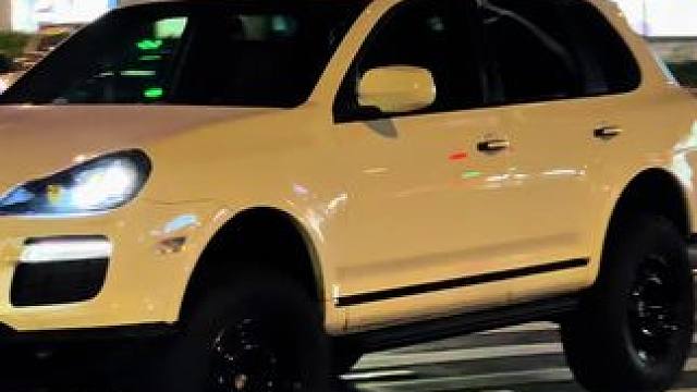 保时捷卡宴改装大脚兽，让普通的卡宴怎么想#硬派越野 #保时捷卡宴 #dou是好车