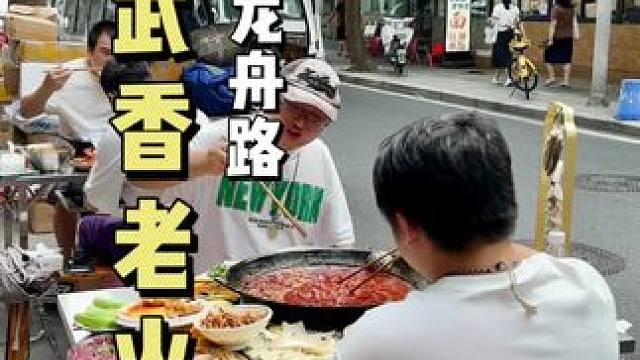 龙舟路这家开了很多年的火锅，几十块的套餐，还包含锅底油碟，又划算又好吃#成都火锅推荐 #美食推荐 #