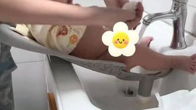 夏天到了洗屁屁次数多了，一定要安排个洗屁屁神器，方便又卫生#洗屁屁神器 #人类幼崽 #iuu #带娃