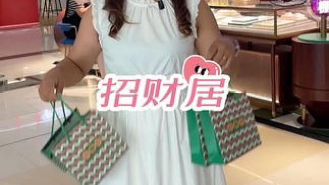 手饰戴对财运翻倍！东坡万达一楼招财居新店开业活动多多，赶紧来选购吧！#珠宝首饰 #首饰珠宝 #强烈推