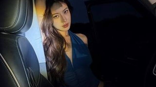 朋友说 看着长得很爽是什么意思 #辣妹穿搭 #夜晚拍照才有感觉 #恋夏风