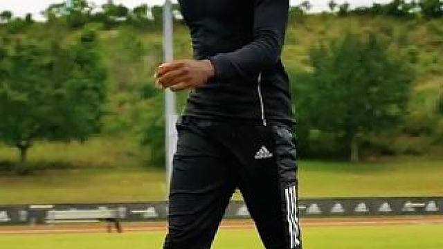 莱尔斯刚刚更新的动态
内容是2022年的训练视频
#莱尔斯 #田径 #运动员