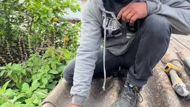 家庭烟囱安装防水！ #结实耐用#防水补漏 #屋顶防水 #解压