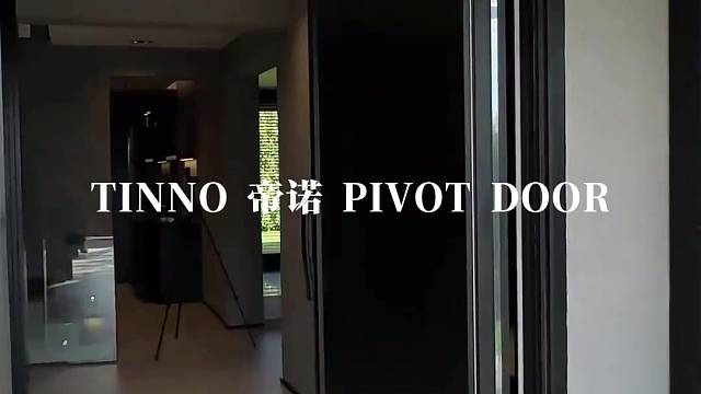 阳光穿过木纹肌理，家门刻下四季年轮#TINNO帝诺系统入户门 #别墅门 #系统门 #偏轴门