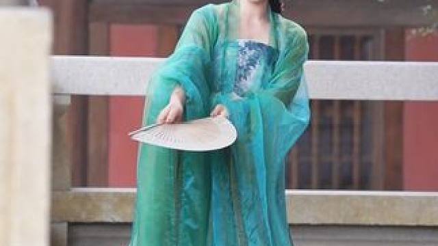 风月花鸟，一笑尘缘了。 #半壶纱 #汉服之美在华夏 #国风 #半壶纱舞蹈