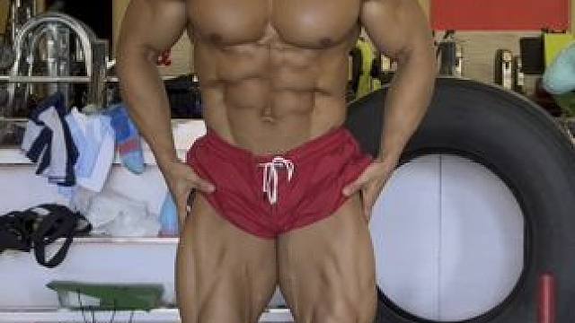 展示肌肉1 正侧面肌肉如何展示？先教大家四个动作，你get到了吗