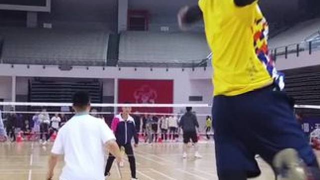 羽毛球比赛连续杀球好帅