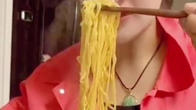 思念很久的泡面比肉都香#妈呀太香了 #这一碗太过瘾了 #生活就是一碗面 #爱生活爱美食 #太好吃了